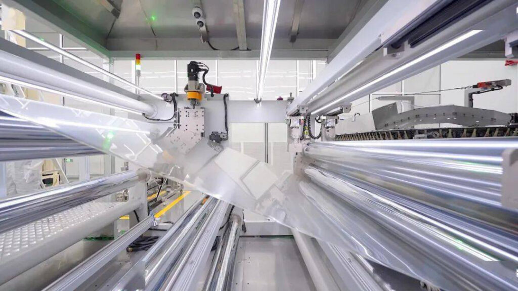 Машина для переработки двухсторонней стрейч-пленки